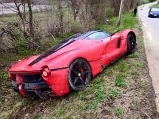 Source: http://www.autoevolution.com/news/laferrari-crashes-in-france-goes-off-the-road-94573.html