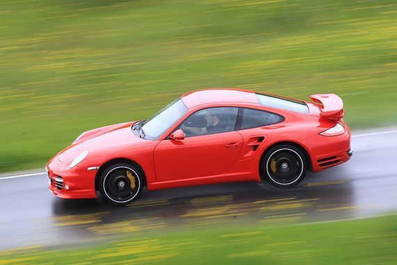 Porsche 911 Turbo f900x600 F4F4F2 C 1c1cda91 384701