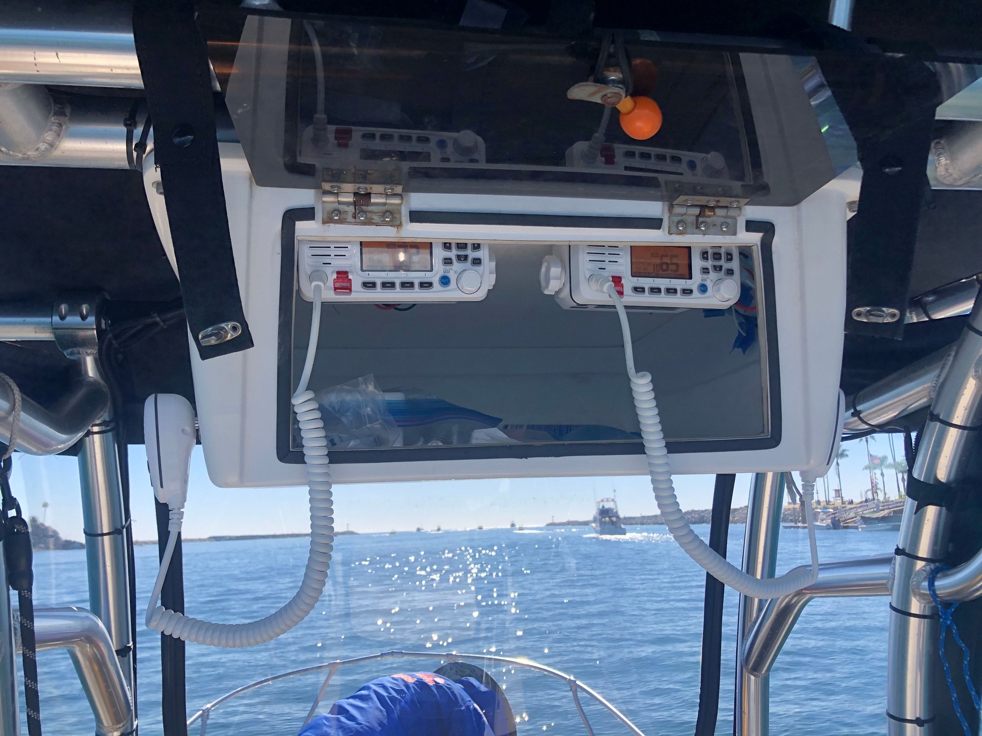 Pictures of your Center Console Helm & Electronics Setup The Hull