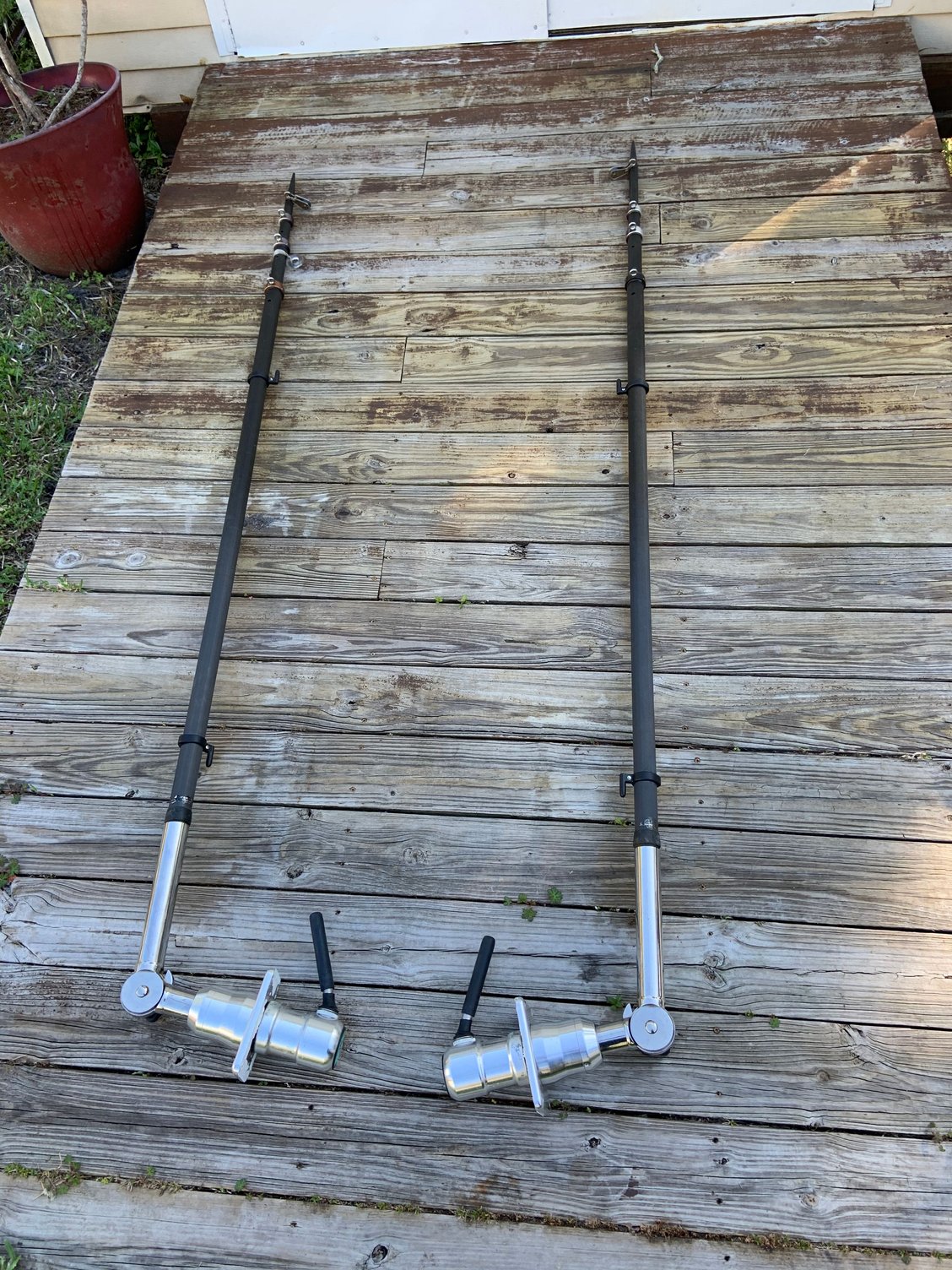 Outriggers complete. Top guns with telescoping carbon fiber poles. 18