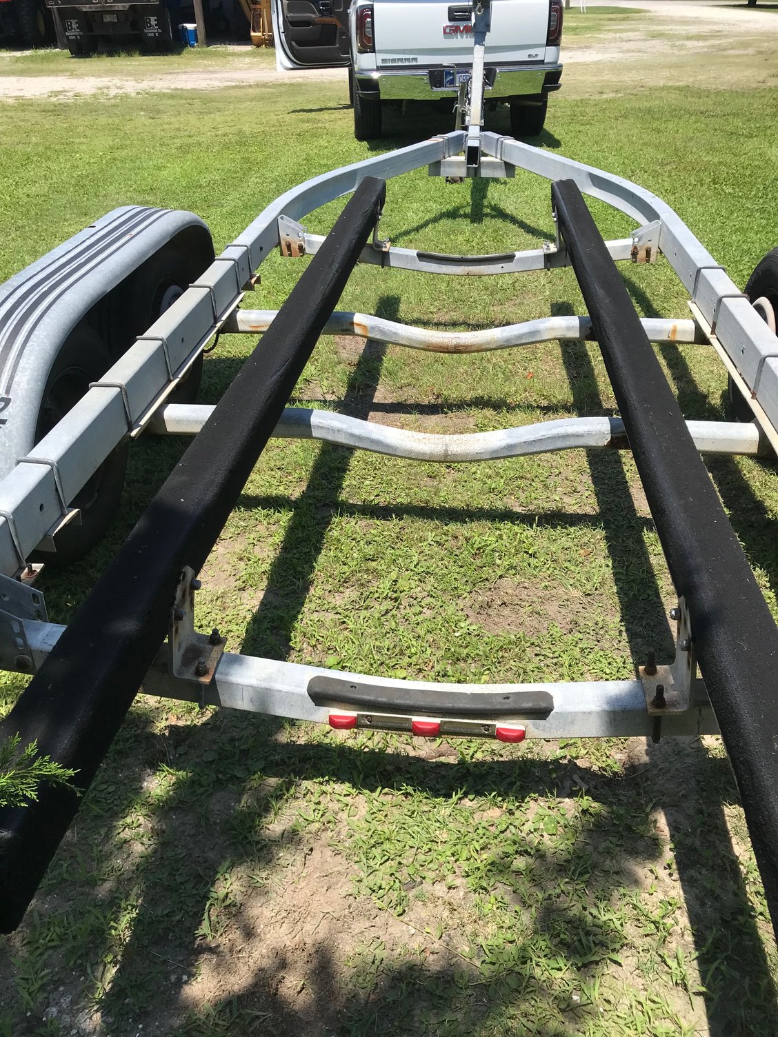 2000 Loadrite Trailer 2325’ boat new hubs and bearings The Hull