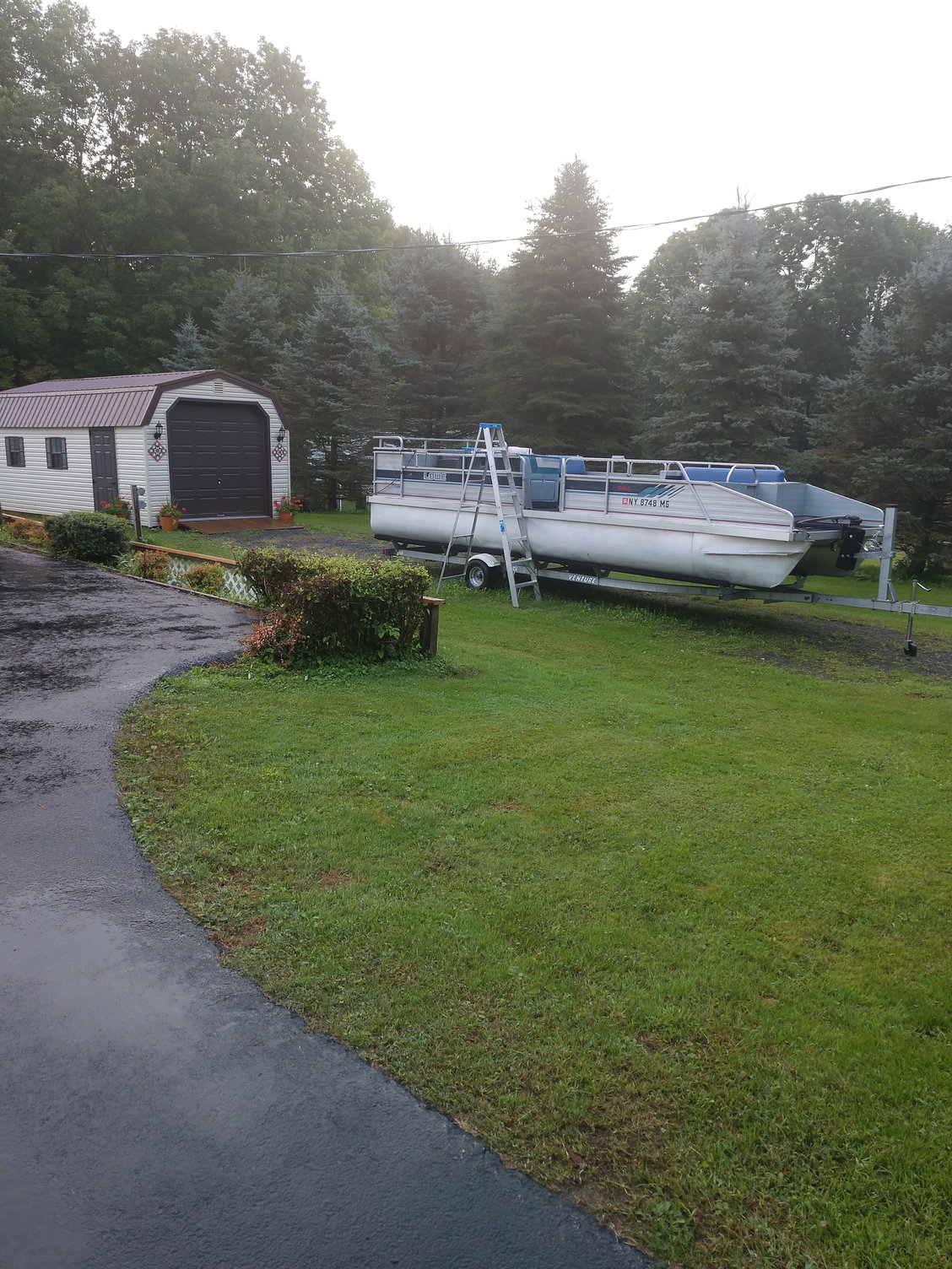 How To Clean & Restore Oxidized Aluminum W/ Star brite  Ultimate Aluminum  Cleaner & Restorer is the best choice for quickly cleaning and improving  the appearance of all aluminum pontoon boats