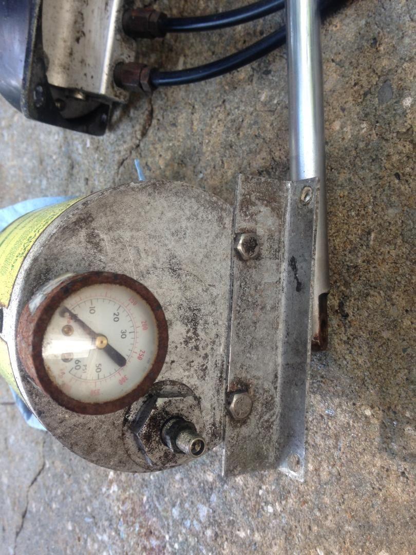 Hynautic Steering System Pressure