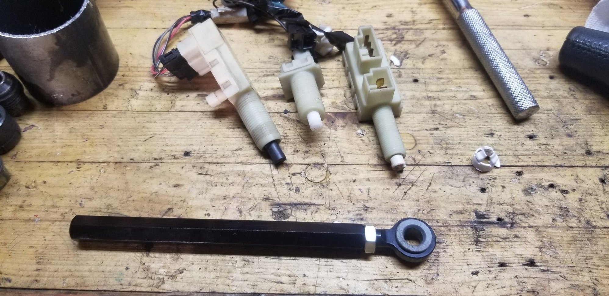 Heres the set of 3 switches from the 4thgen brakes; we just want that middle one