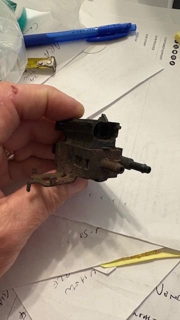 Anyone know what this and what it does?  1983 Transam Pace car edition 305 HO quadrajet.  From top of the manifold