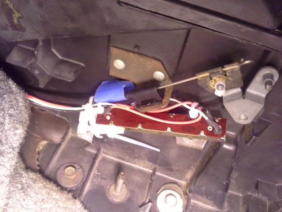 This shows where the cable attaches to the blend door under the passenger dash.  Also it shows the potentiometer attached to the second cable.