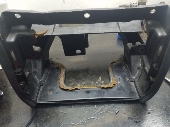 No adhesion along the bottom 