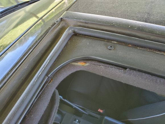 t-top seal pic #1 (that yellow in headliner fabric is just the old yellow foam)