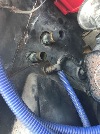 Found this on only one side Do I need to have one of these rubber gaskets on both. Both my tubes look to be 3/4. One had a fitting stuck in it that was deteriorating so I pulled it out that I assume was for the 5/8th. What is that called and where can I pick a new one up