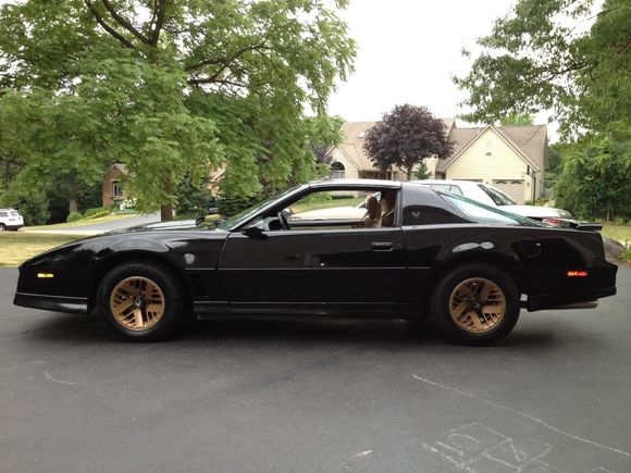 Nice side shot..Original paint. California car. 56,000 miles