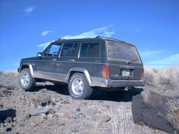 1992 XJ Limited - Purchased in 2002, another Rock Star vehicle when I lived in Colorado.  These were #1 on the stolen car list out there. She was loaded with all the luxury 4x4 bells and whistles, on of my favorite Jeeps. At least 50% of the miles I put on were dirt/off-road. Love my Jeeps in the winter!
