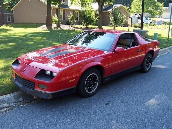 Driver side 3/4 view