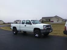 03 silverado 1500 3/4 ton leafs 2 inch rough country leveling kit with 285 bfg all terrains and 17 inch dick cepek dc-2 rims
