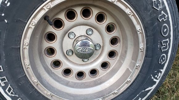I would like to order a rim to match the others but cant find these online. Could someone help me plz 1998 gmc sierra. 