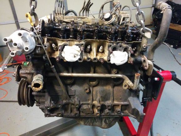 22RE Rebuild: mounted on stand
