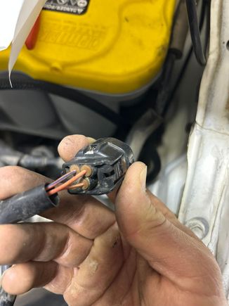 Pin 1 is Red = Ground "E1". Pin 2 Red/Light blue = S2. Pin 3 Red/Yellow = S1