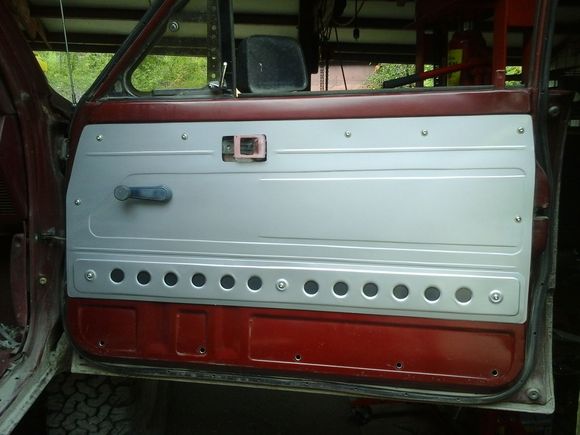 These were the first door panels i did, you can see the two deadend lines in the middle , they were suposed to make 90* turns and meet in the middle (like on the original panels, but my old machine was too small to finish the design)