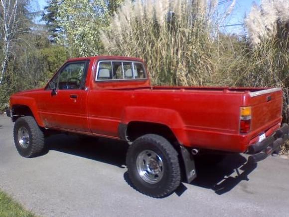 This is her the way I bought her. 3 inch skyjacker lift. 4.56 gears and 31's. Lots more to be done to her.