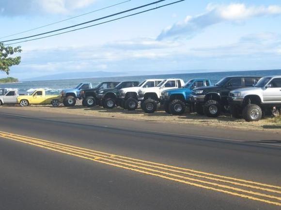 old truck cruz. my white 85 extra cab and yellow 80 2wd with 18inch volks