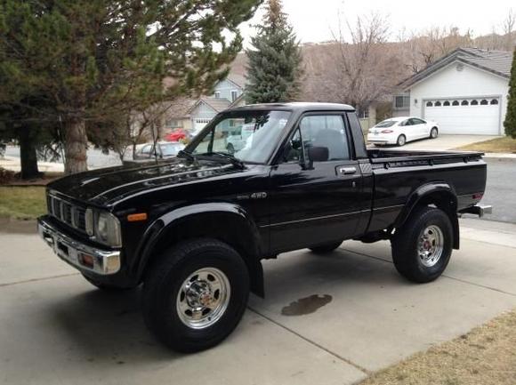 1981 Hilux SR5 Black Sport