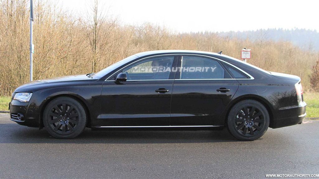 2011 Audi S8 spy shots