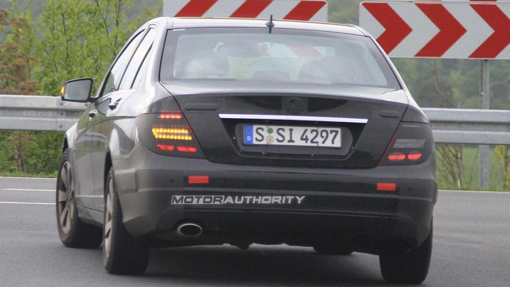 2011 Mercedes-Benz C-Class facelift spy shots