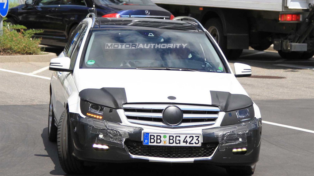 2011 Mercedes-Benz C-Class Estate facelift spy shots