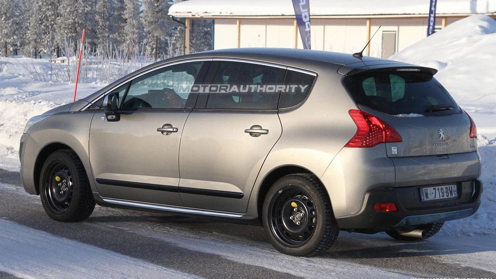 トコハナ Spy Shots: 2012 Peugeot 3008 Hybrid4 Diesel Hybrid