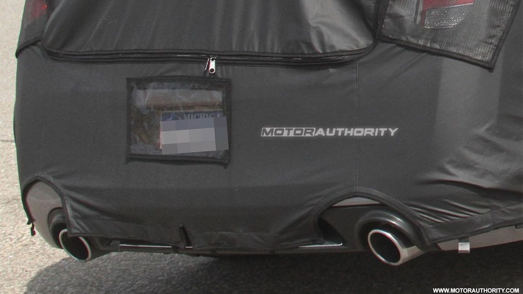 2012 Chrysler 300C SRT8 spy shots