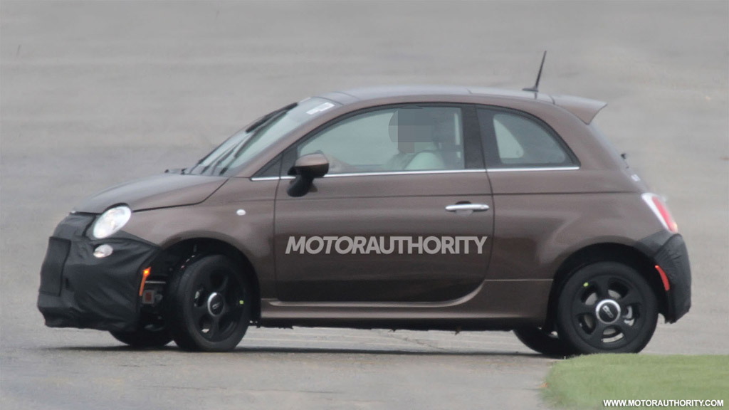 2013 Fiat 500 Elettrica electric car spy shots
