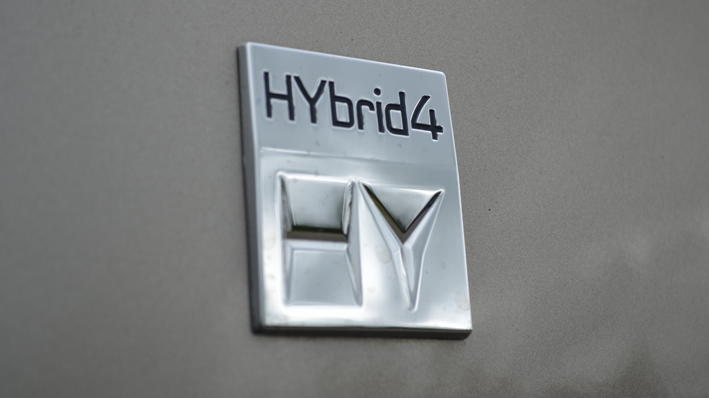 Peugeot 3008 HYbrid4, diesel hybrid first drive