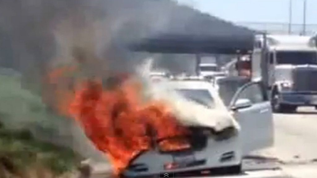 Dick Van Dyke’s Jaguar XJ burning on a Los Angeles highway