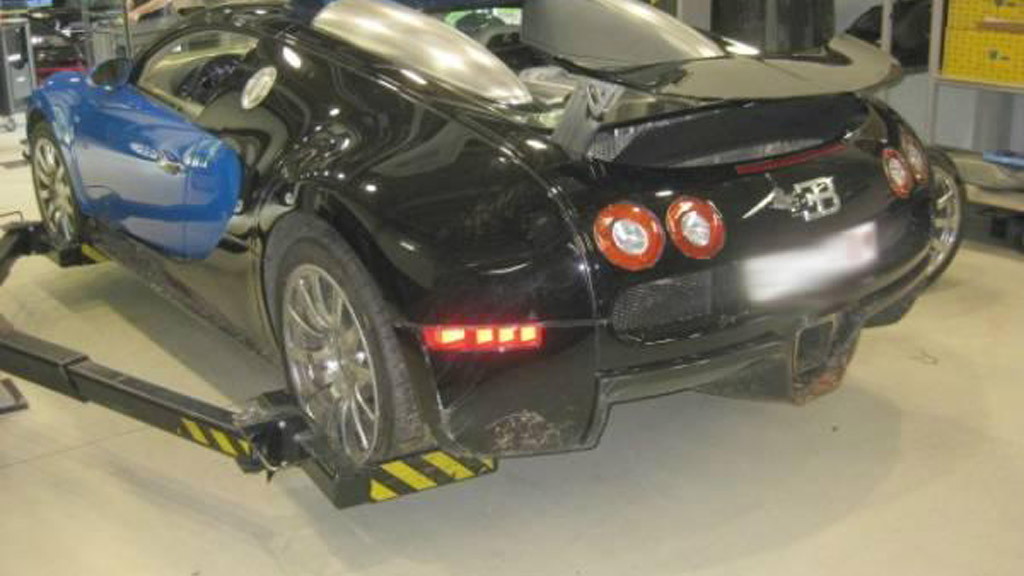Wrecked 2008 Bugatti Veyron up for auction