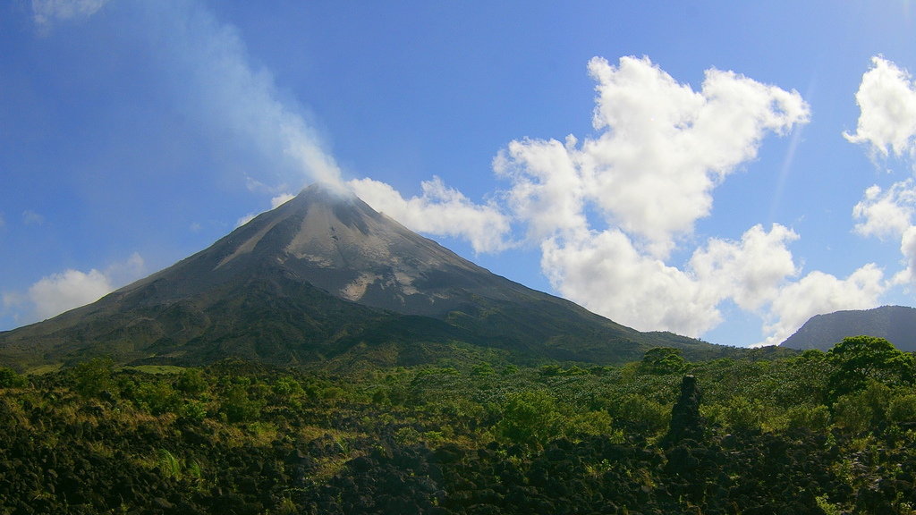 Arenal volcano, Costa Rica, by Flickr user Adam Baker (Used under CC License)