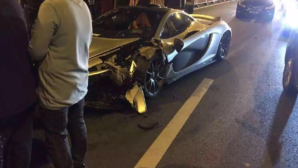 McLaren P1 crash in China, April 2016 - Image via Weibo