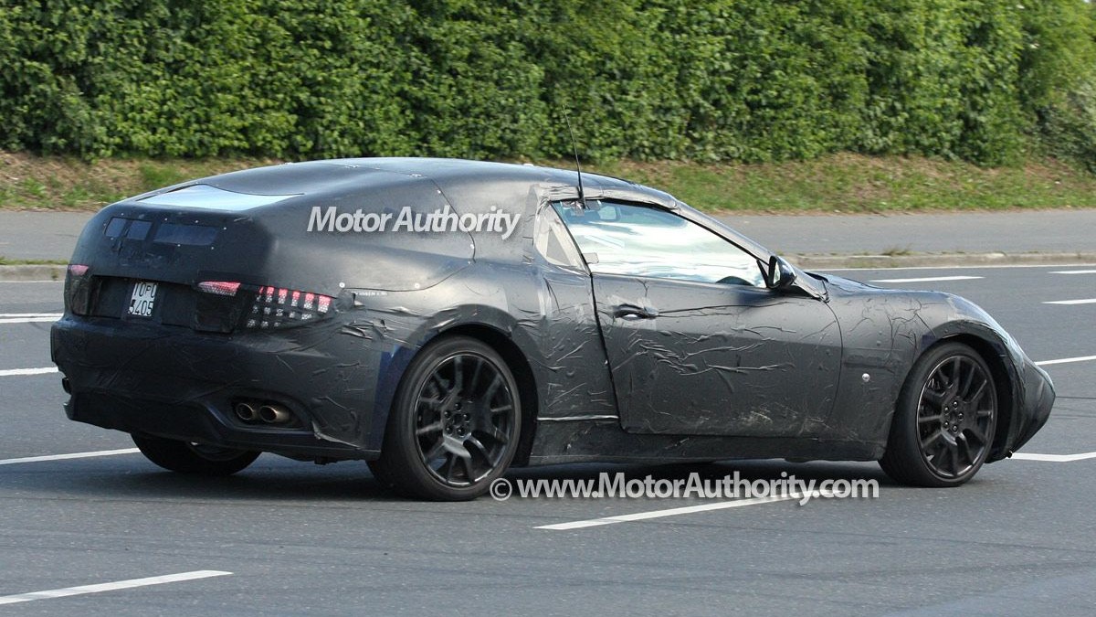 2010 maserati spyder spy shots 005