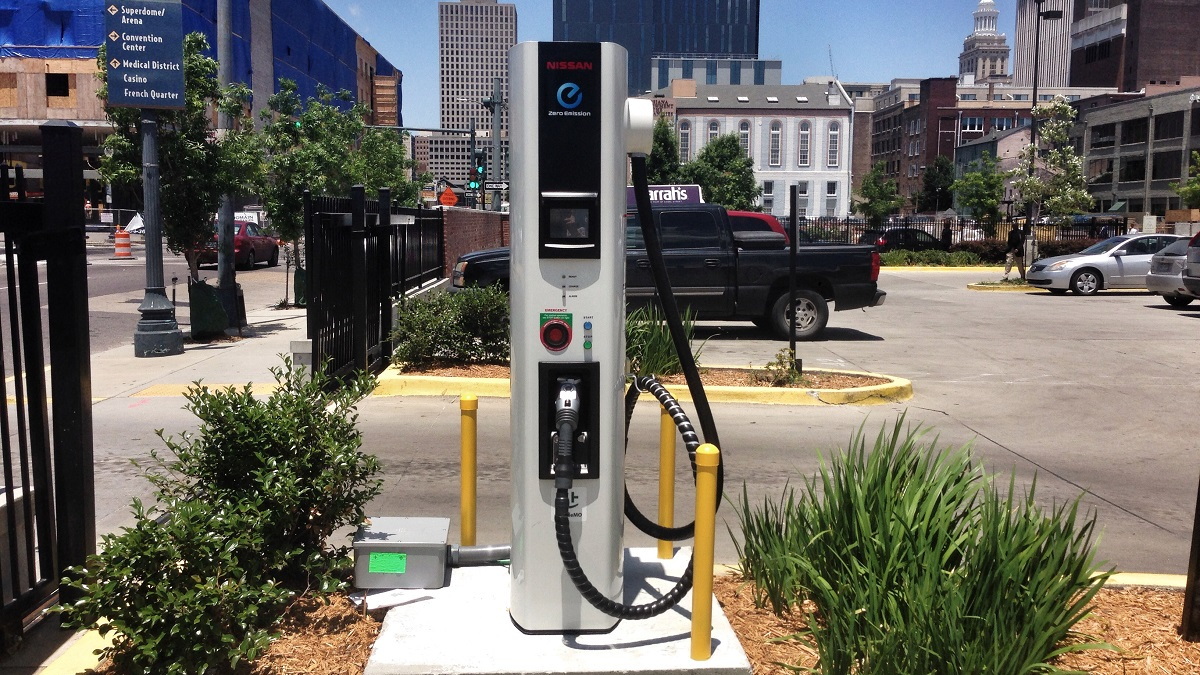 Nissan unveils New Orleans' first public charging station for electric cars (photo: Richard Read) 