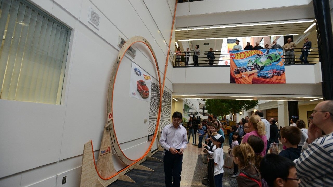 Ford Engineer & Family Set New Hot Wheels Loop Record