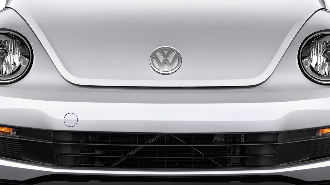 2016 Volkswagen Beetle Convertible 2-door DSG 2.0T R-Line S Grille