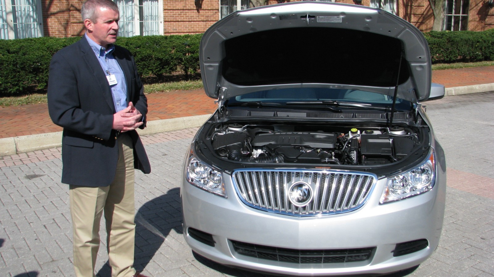 Buick LaCrosse four-cylinder drive
