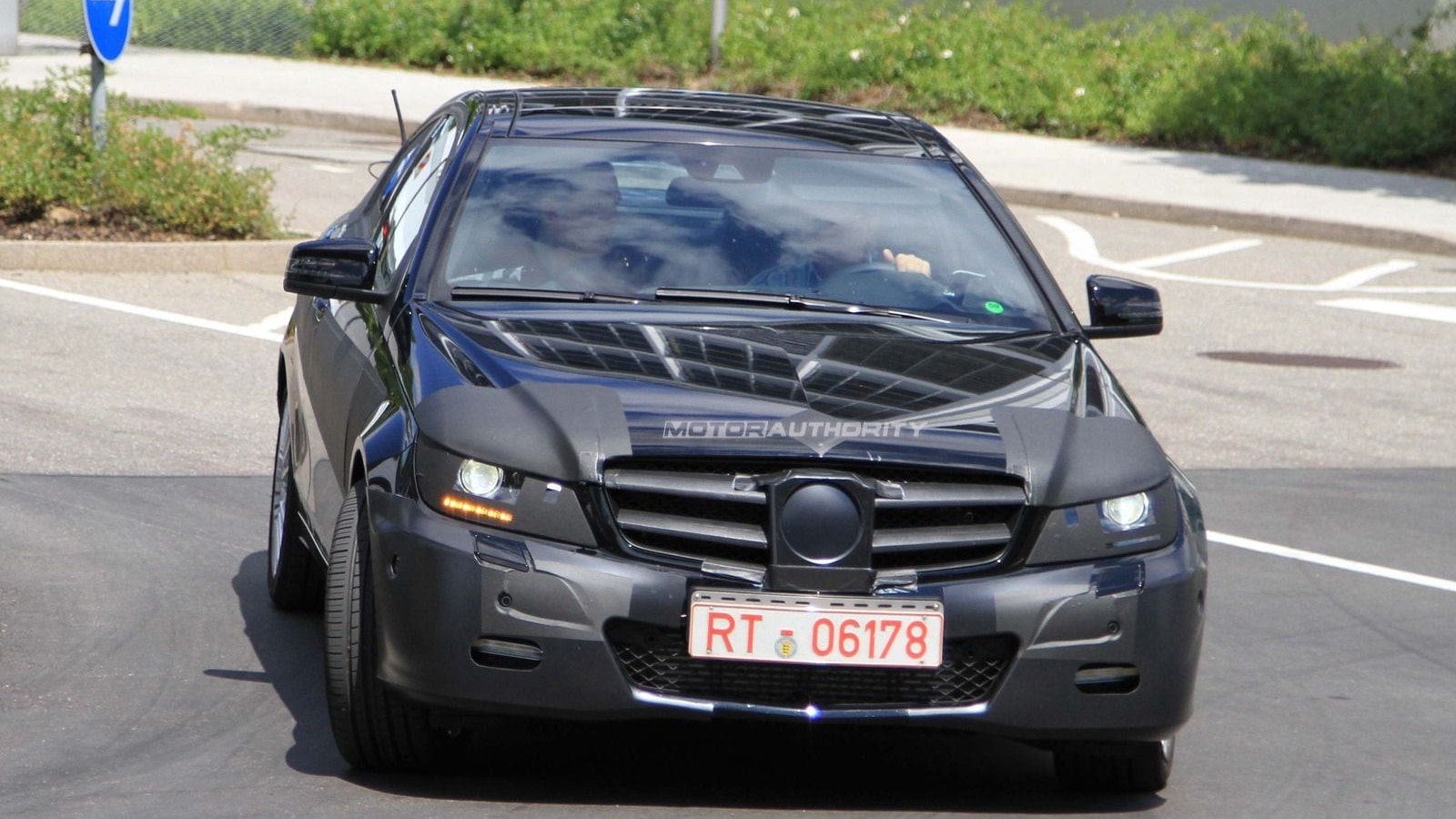 2012 Mercedes-Benz C-Class Coupe spy shots