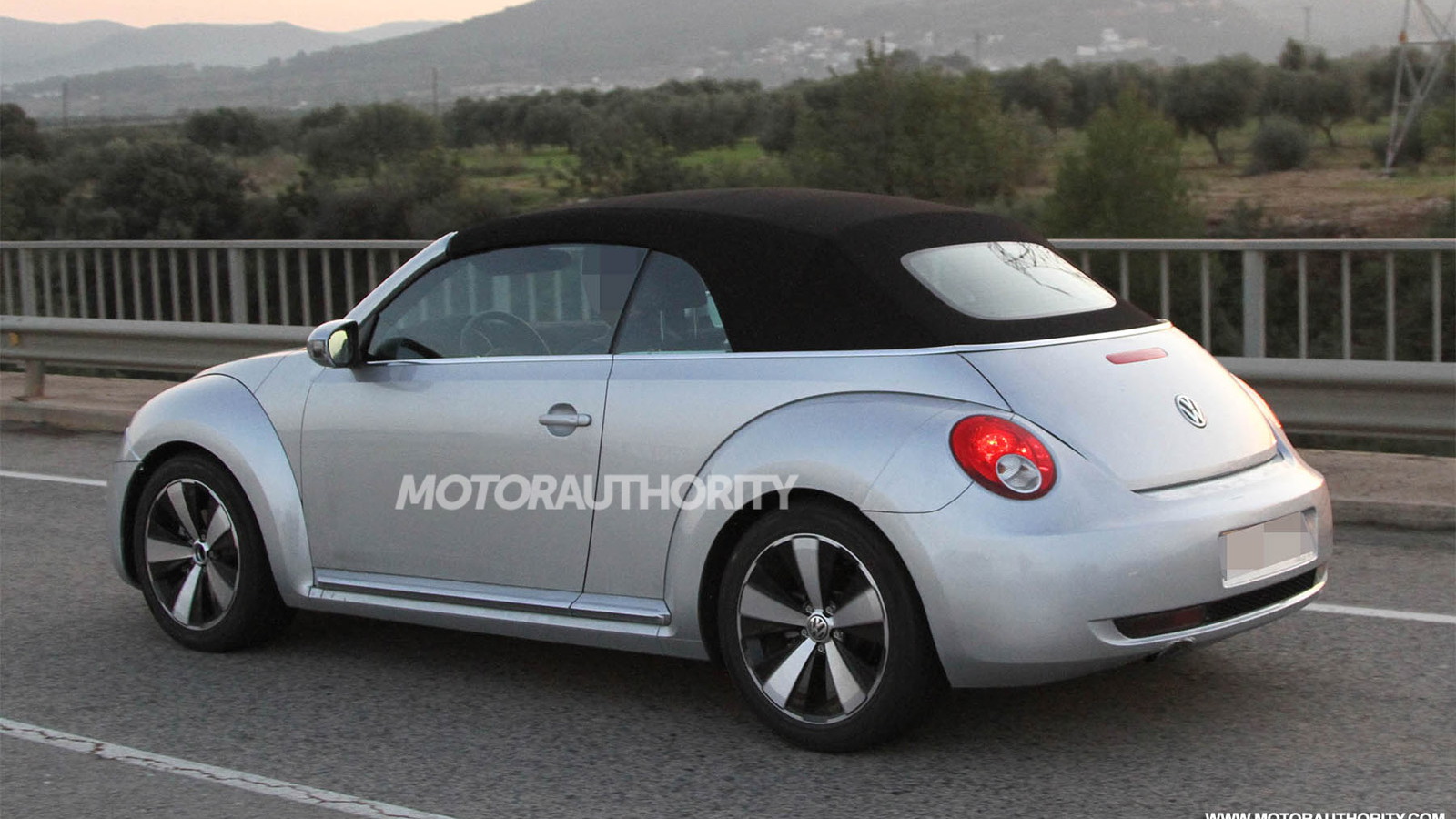 2013 Volkswagen Beetle Convertible spy shots
