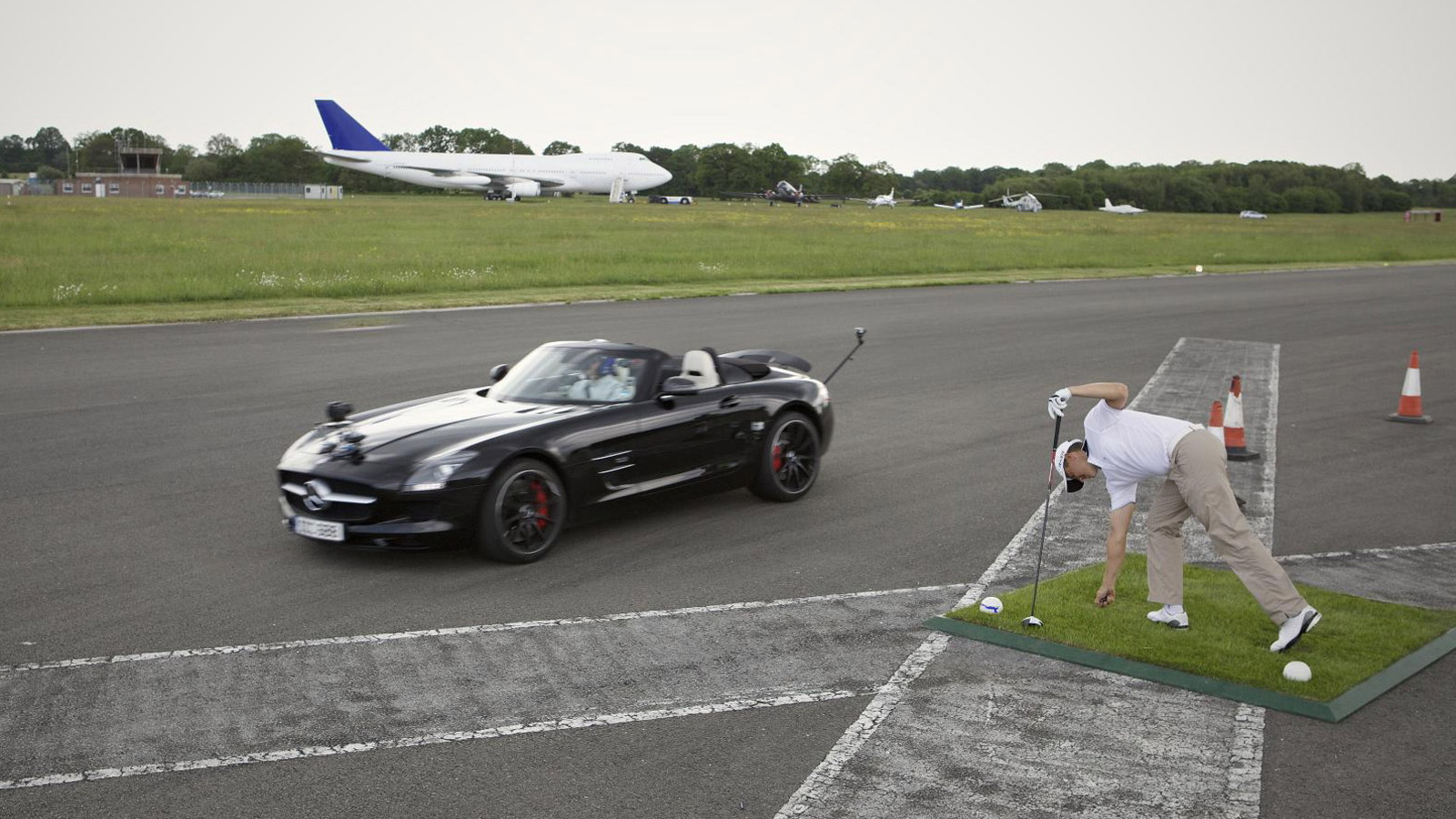 Former F1 ace David Coulthard and Golfer Jake Shepherd in SLS AMG world record attempt