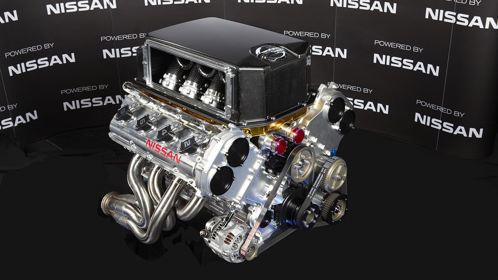 Nissan VK56DE racing V-8 engine