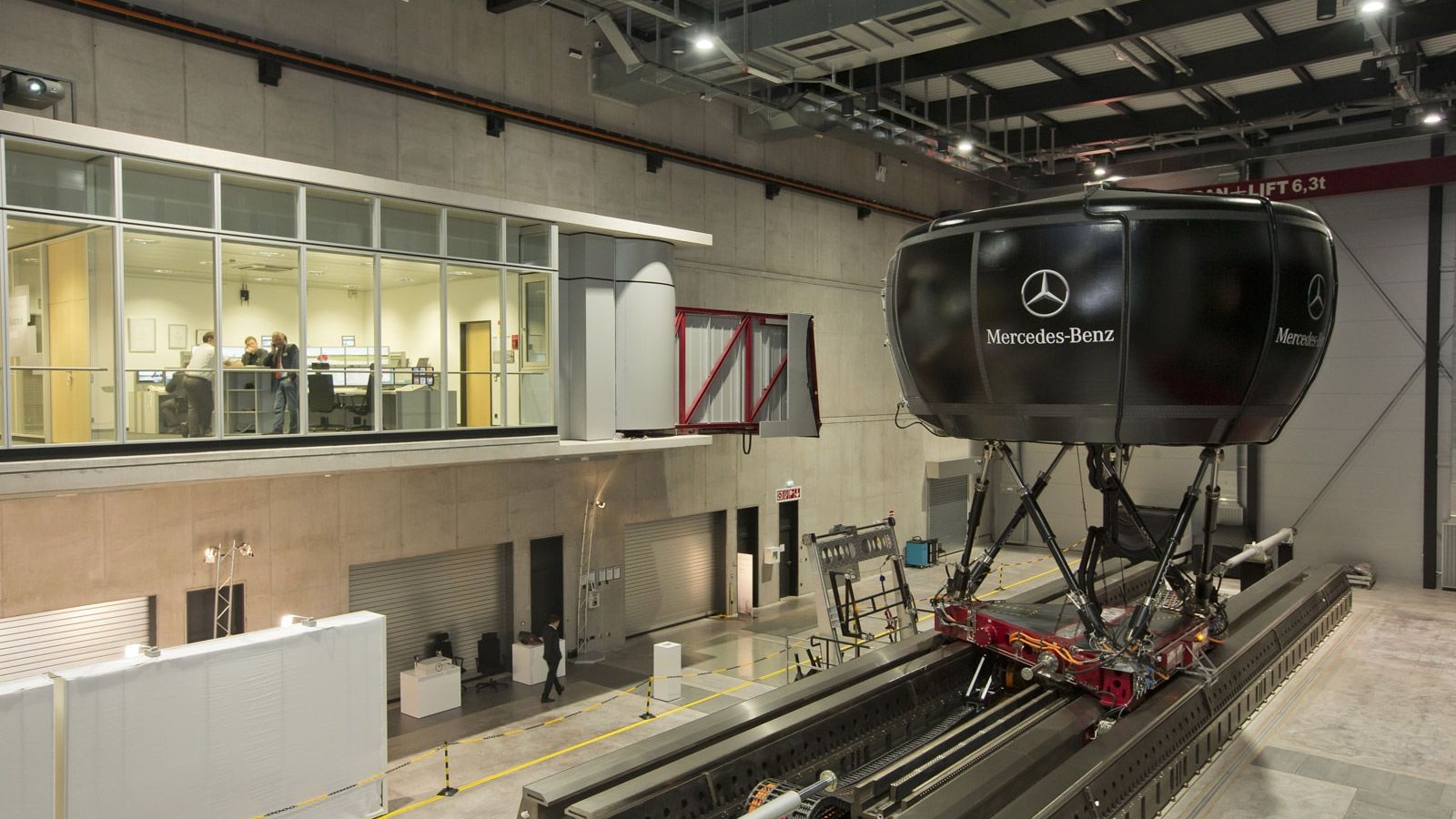 Mercedes-Benz vehicle simulation center
