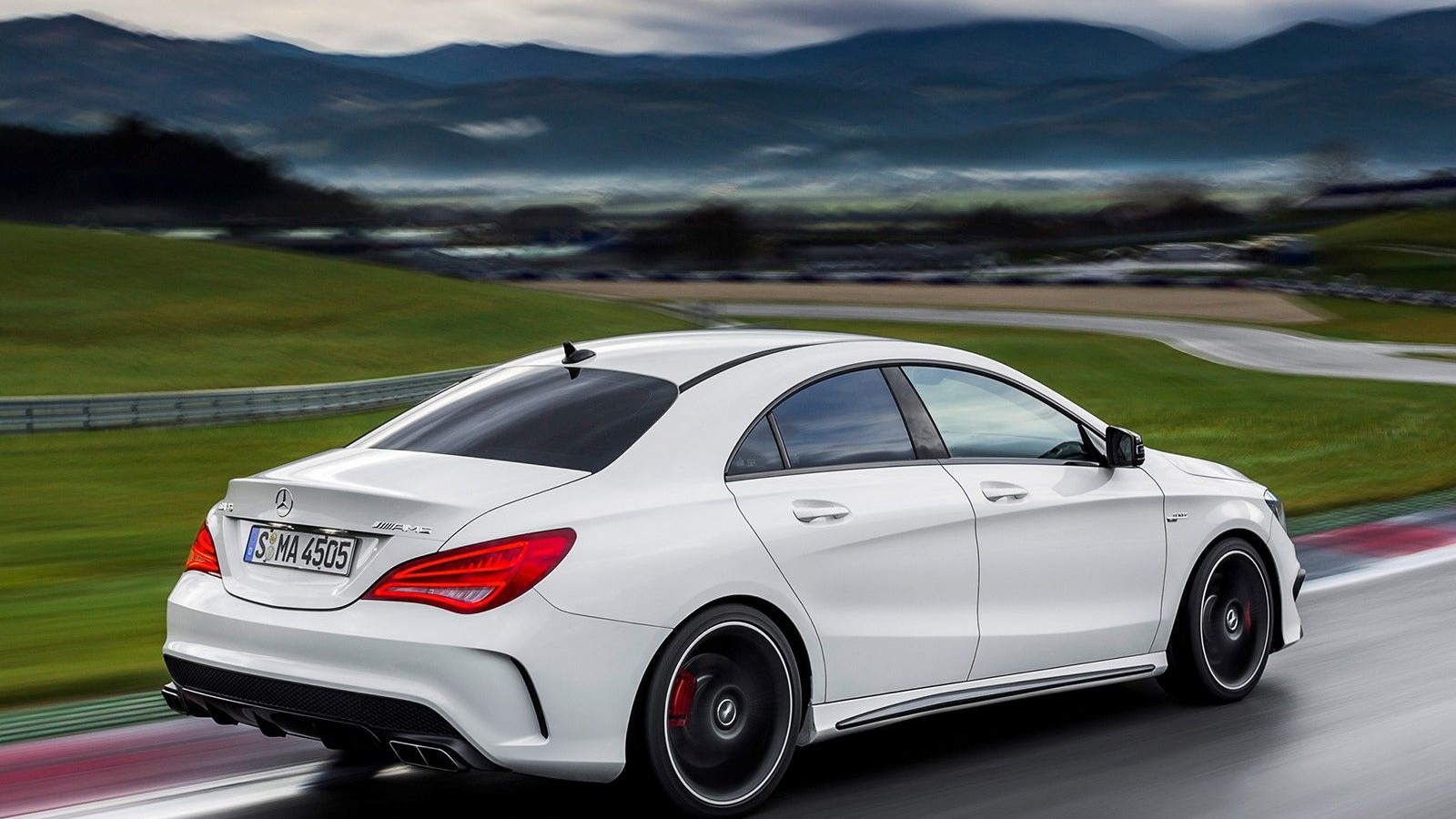 2014 Mercedes-Benz CLA45 AMG leaked photos