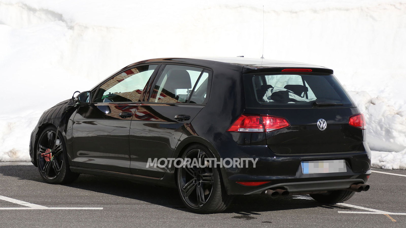 2015 Volkswagen Golf R spy shots