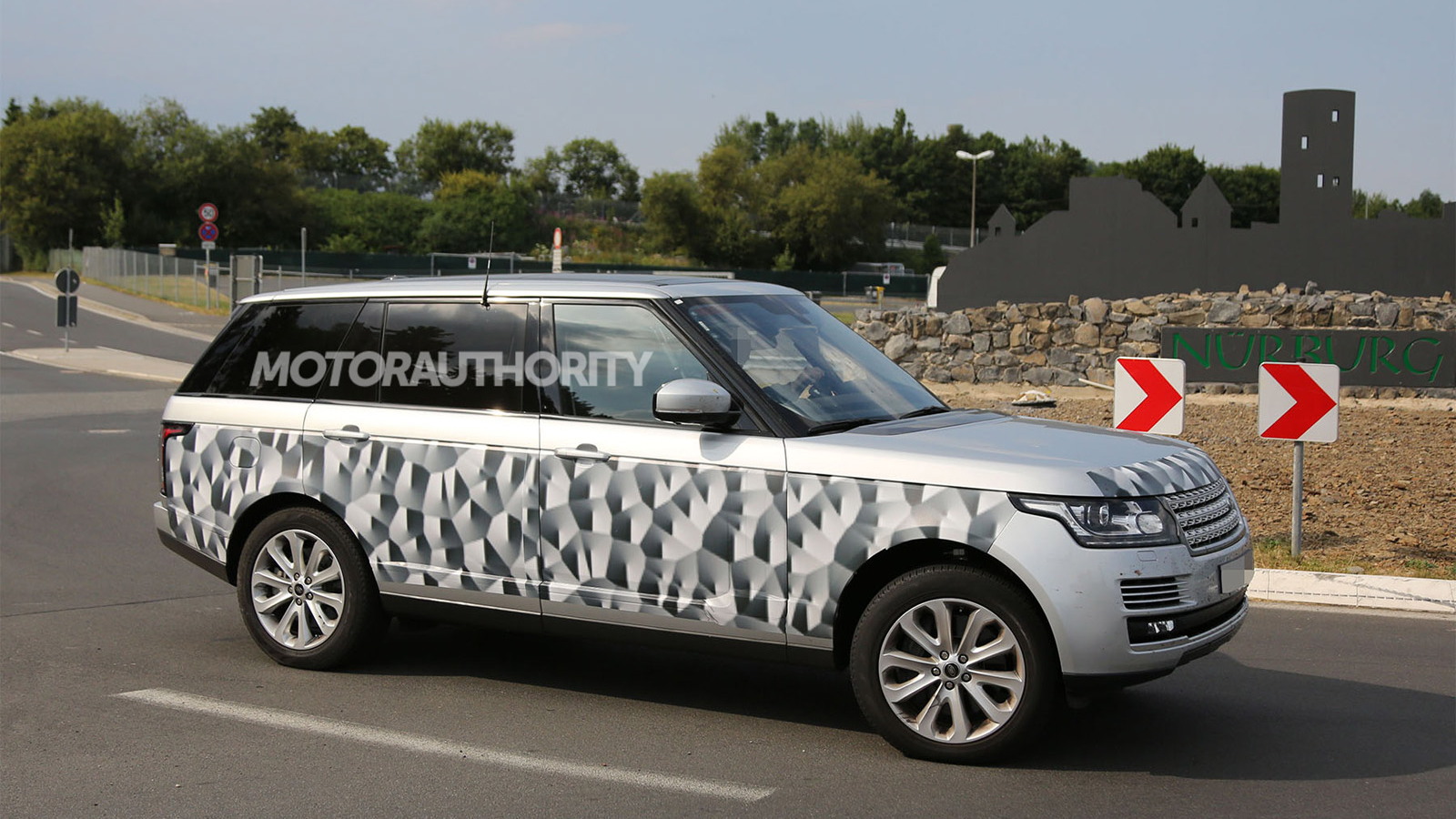 2014 Land Rover Range Rover long-wheelbase model spy shots