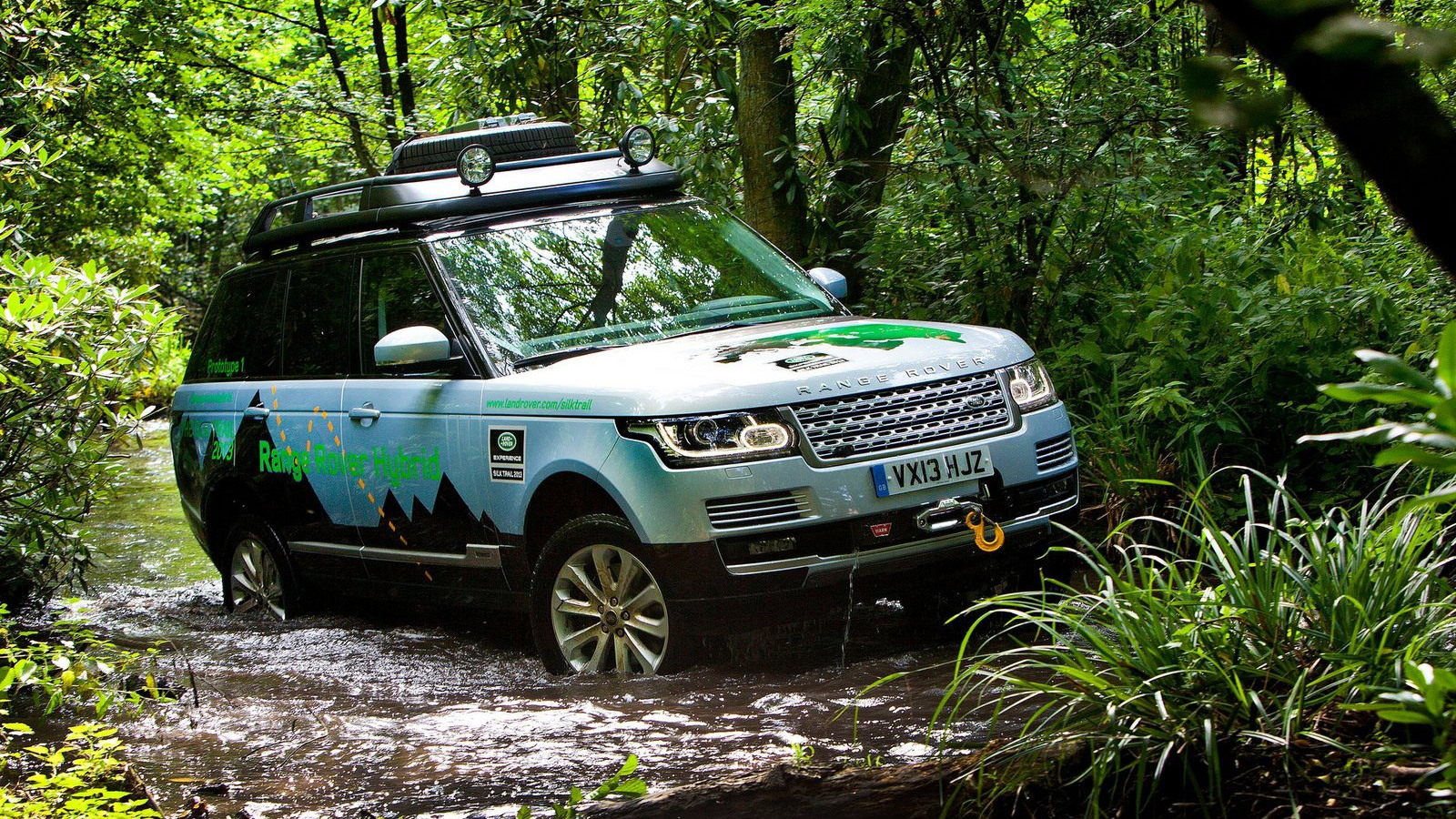 2015 Land Rover Range Rover Hybrid (European spec)
