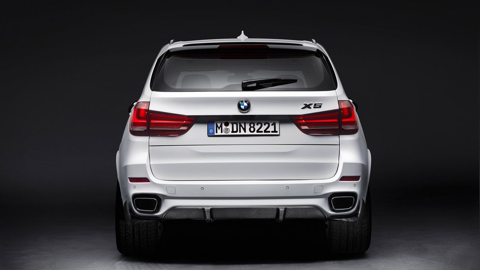 2014 BMW X5 equipped with M Performance parts
